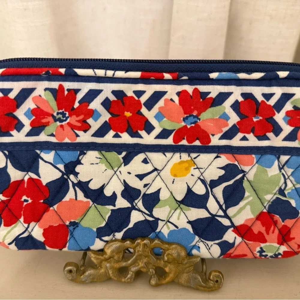 Vera Bradley Summer Cottage Wristlet Wallet - Quilted Floral - Excellent - Picture 2 of 8